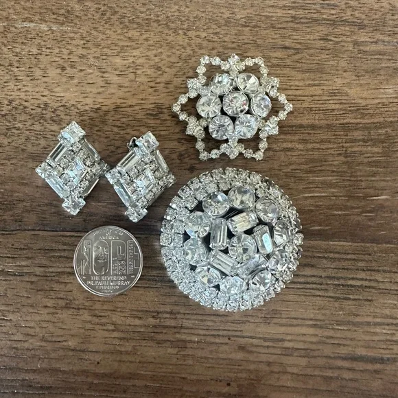 Albert Weiss earrings and 2 unmarked Silver Brooches - Picture 3 of 5